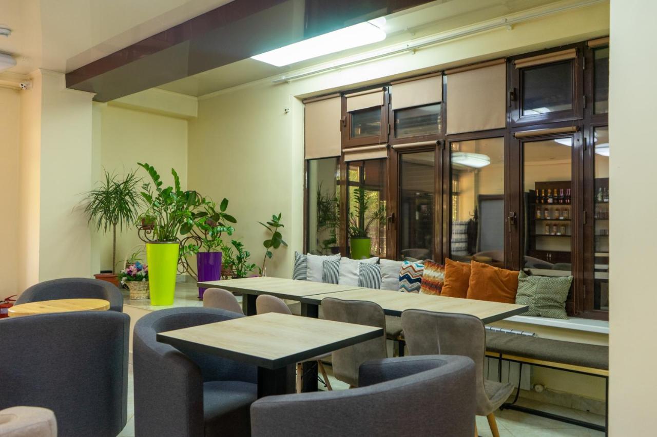 7 Days Hotel Almaty Exterior photo
